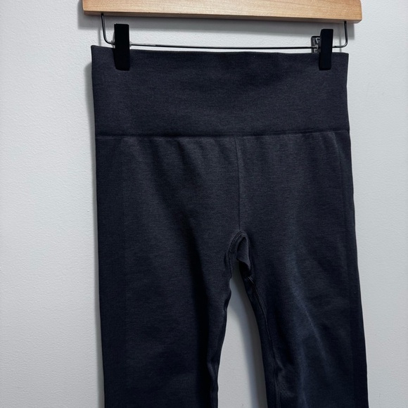 Lululemon Seamlessly Street Seamless Crop Legging Grey Black Size 6 - Picture 5 of 11